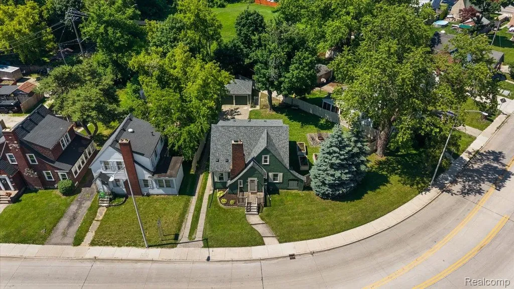 580 E Montcalm Street Pontiac City MI 48342