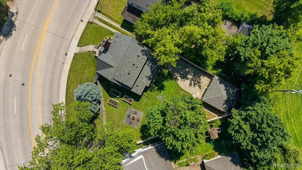 580 E Montcalm Street Pontiac City MI 48342