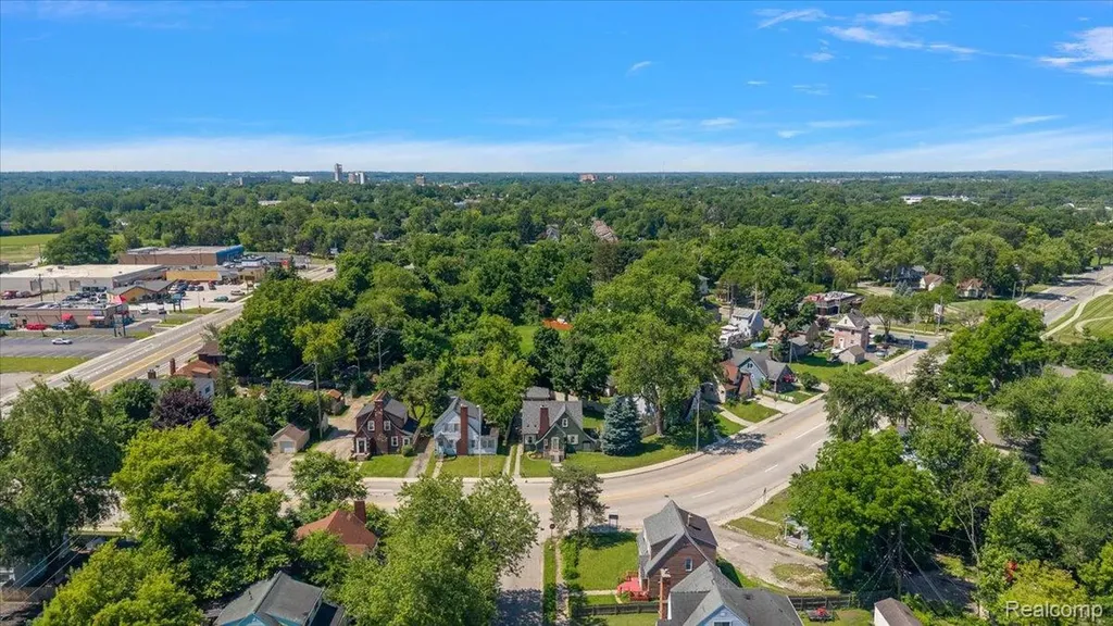 580 E Montcalm Street Pontiac City MI 48342