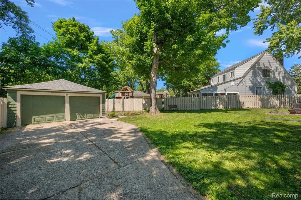 580 E Montcalm Street Pontiac City MI 48342