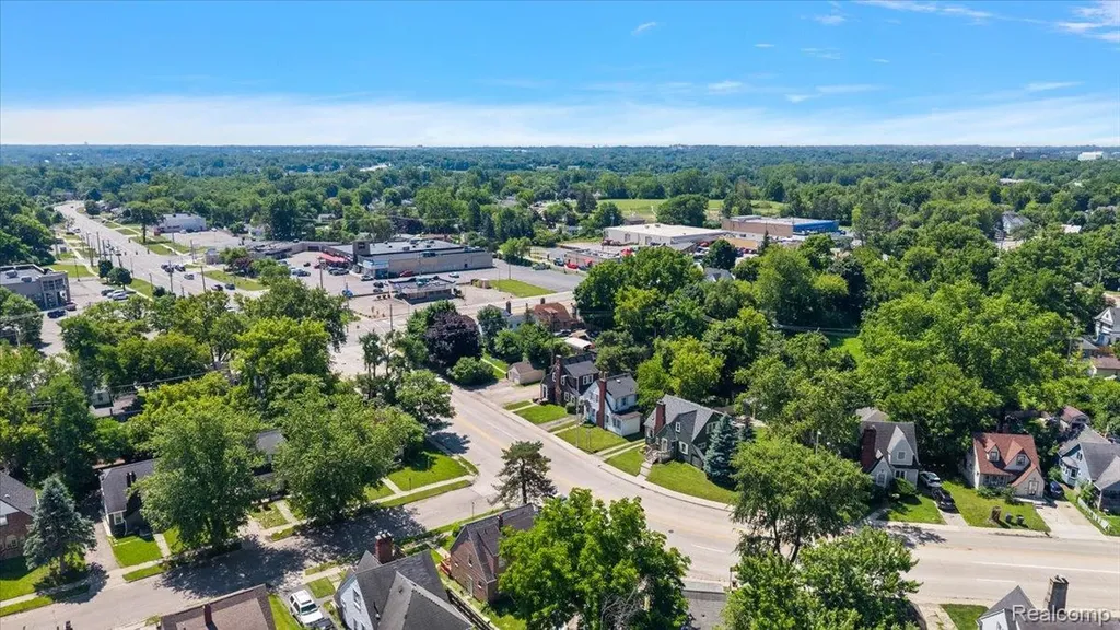 580 E Montcalm Street Pontiac City MI 48342
