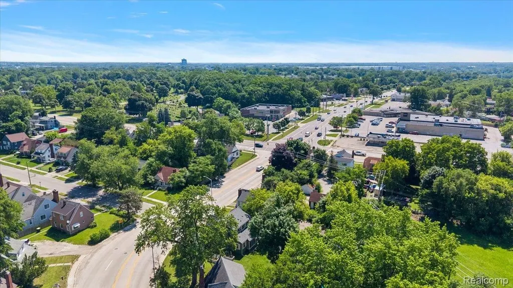 580 E Montcalm Street Pontiac City MI 48342