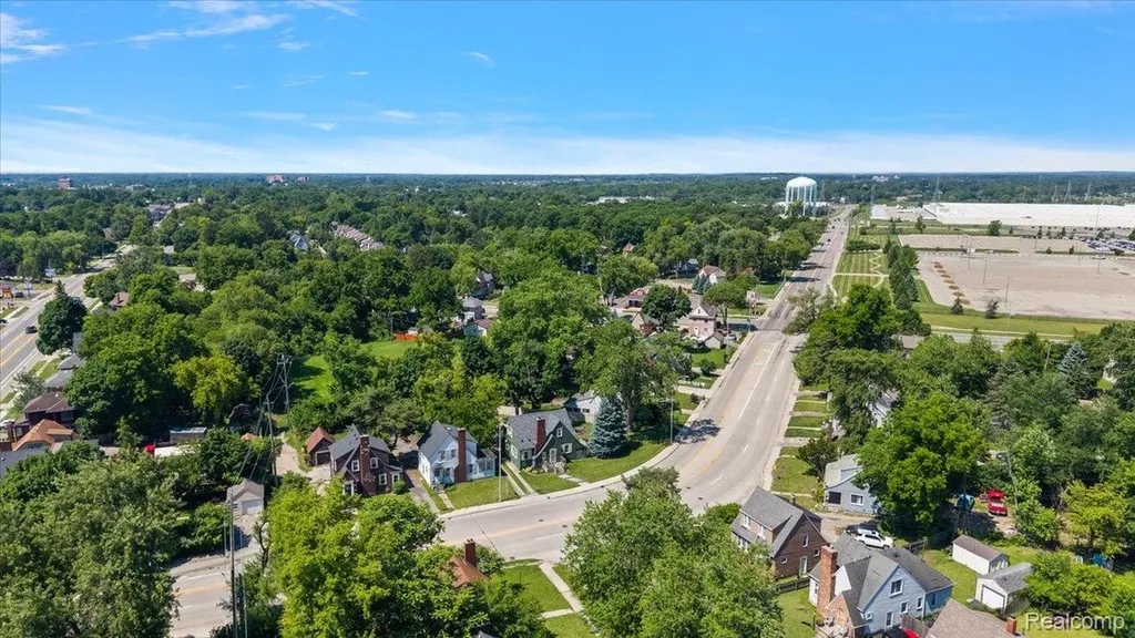 580 E Montcalm Street Pontiac City MI 48342