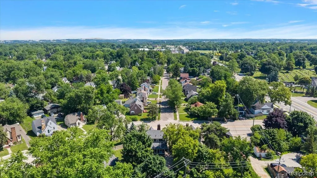 580 E Montcalm Street Pontiac City MI 48342