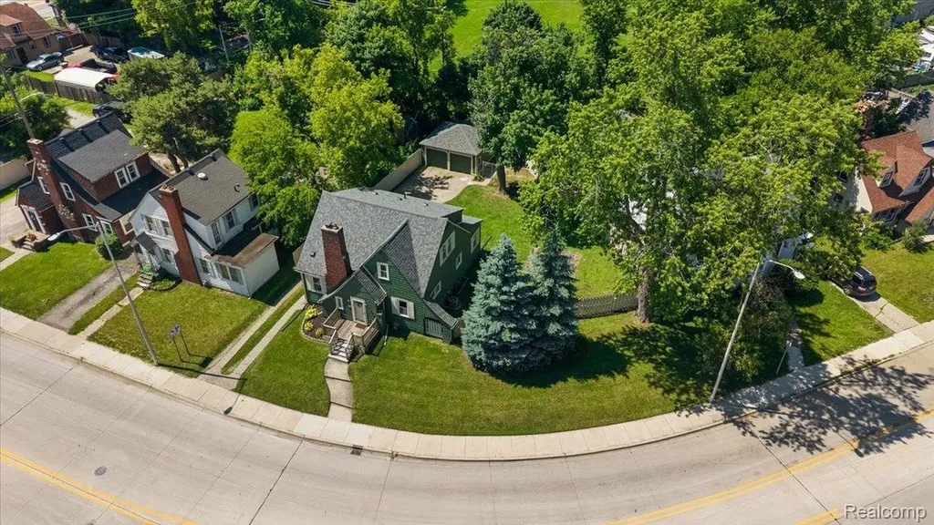 580 E Montcalm Street Pontiac City MI 48342