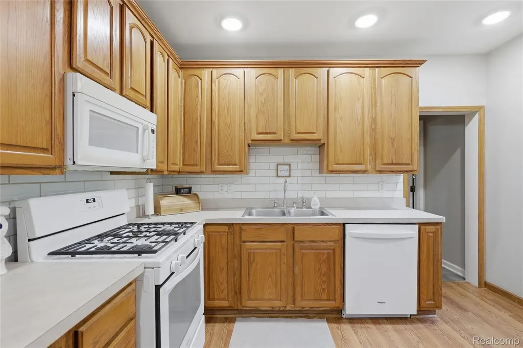 806 S 10th Street St. Clair City MI 48079