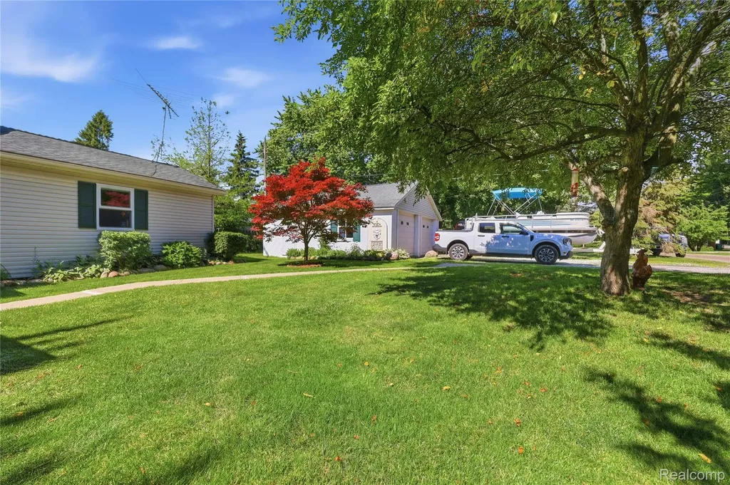 806 S 10th Street St. Clair City MI 48079