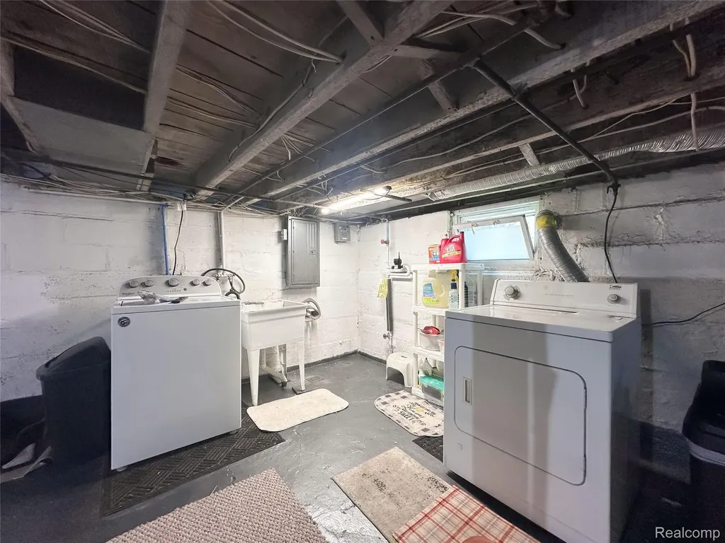 806 S 10th Street St. Clair City MI 48079