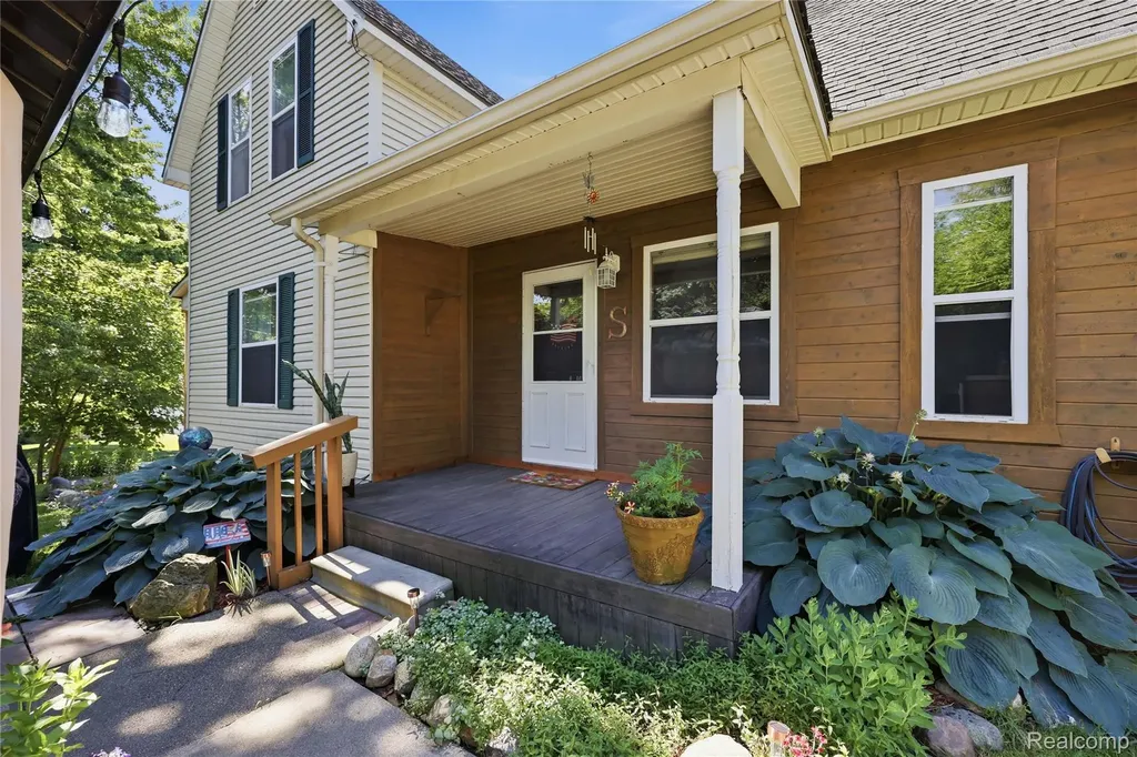 806 S 10th Street St. Clair City MI 48079