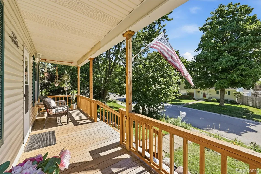806 S 10th Street St. Clair City MI 48079