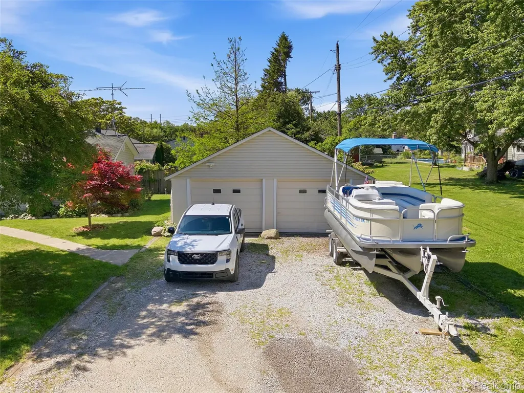 806 S 10th Street St. Clair City MI 48079