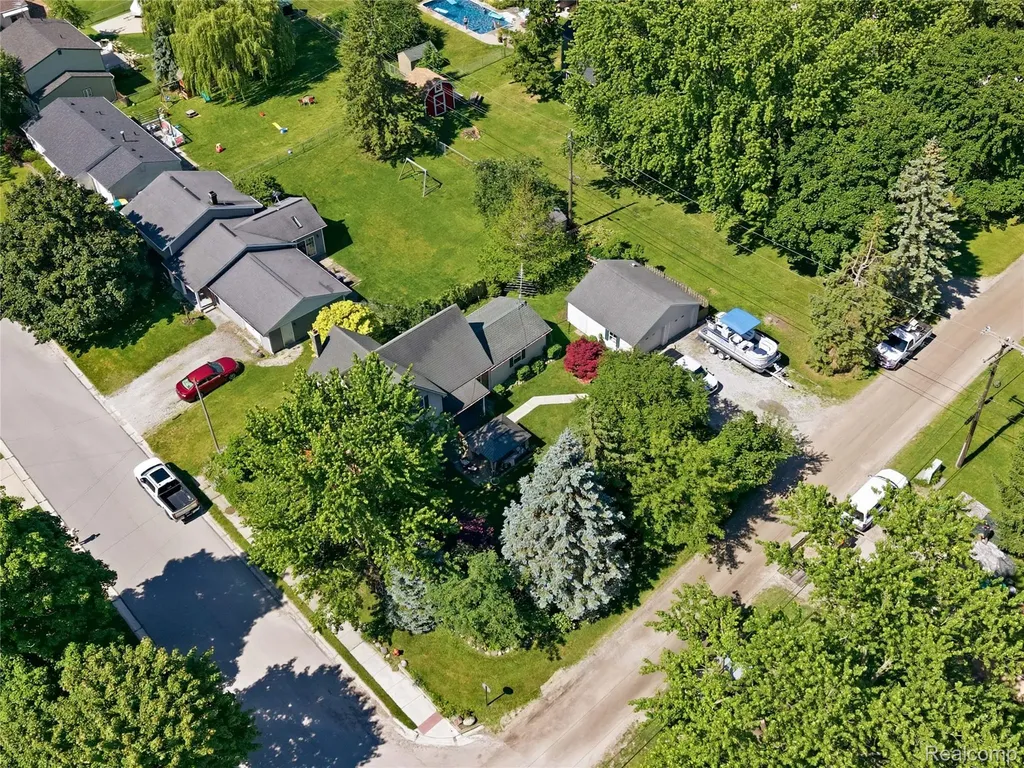 806 S 10th Street St. Clair City MI 48079