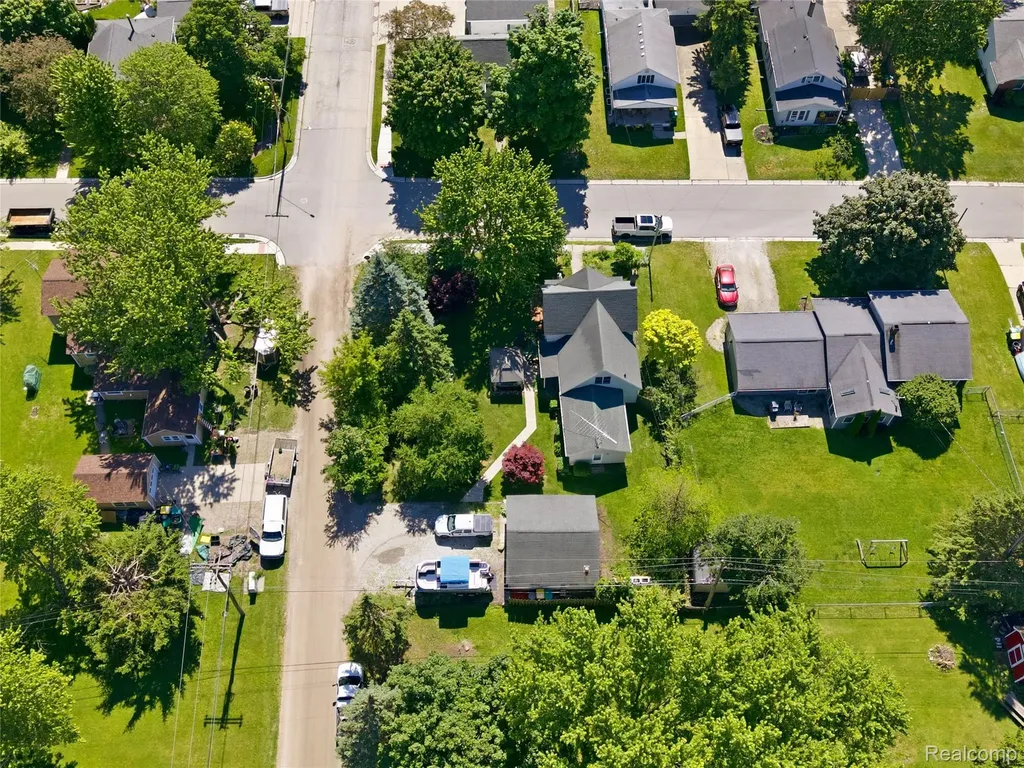 806 S 10th Street St. Clair City MI 48079