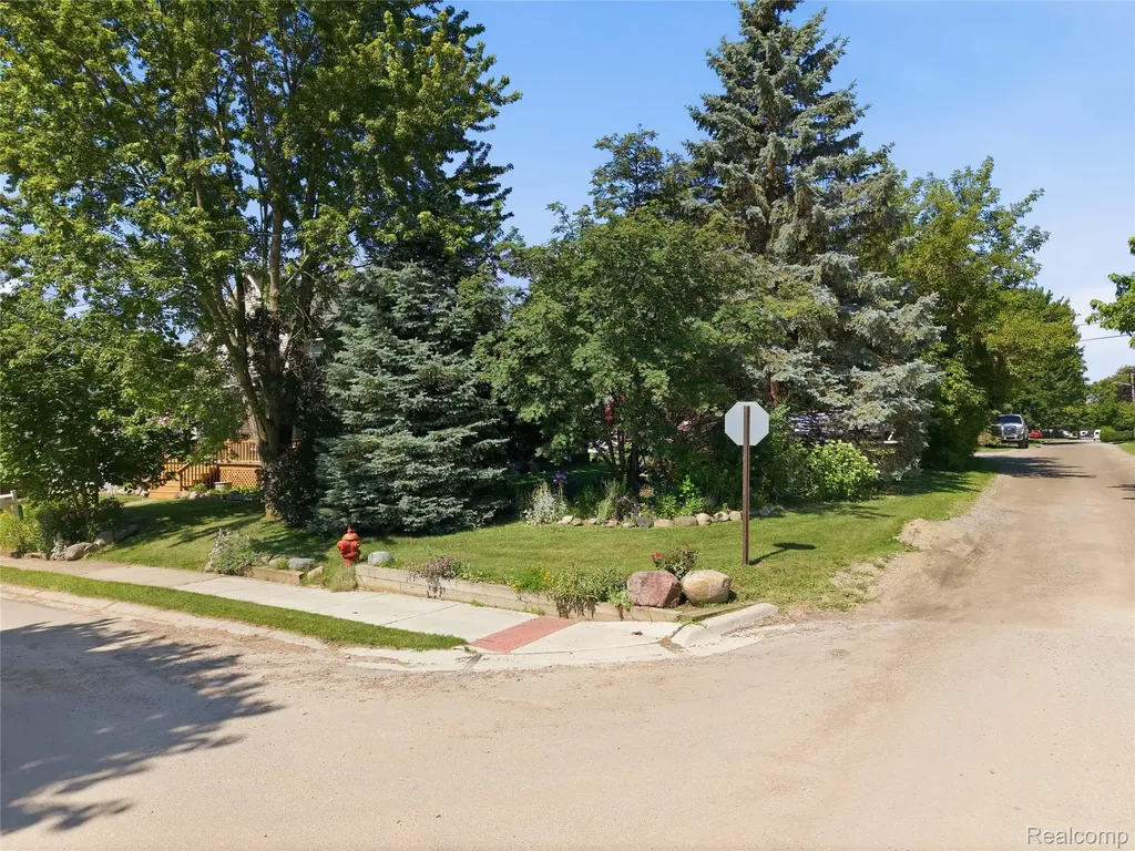 806 S 10th Street St. Clair City MI 48079