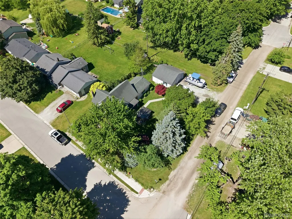 806 S 10th Street St. Clair City MI 48079