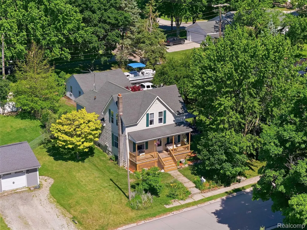 806 S 10th Street St. Clair City MI 48079