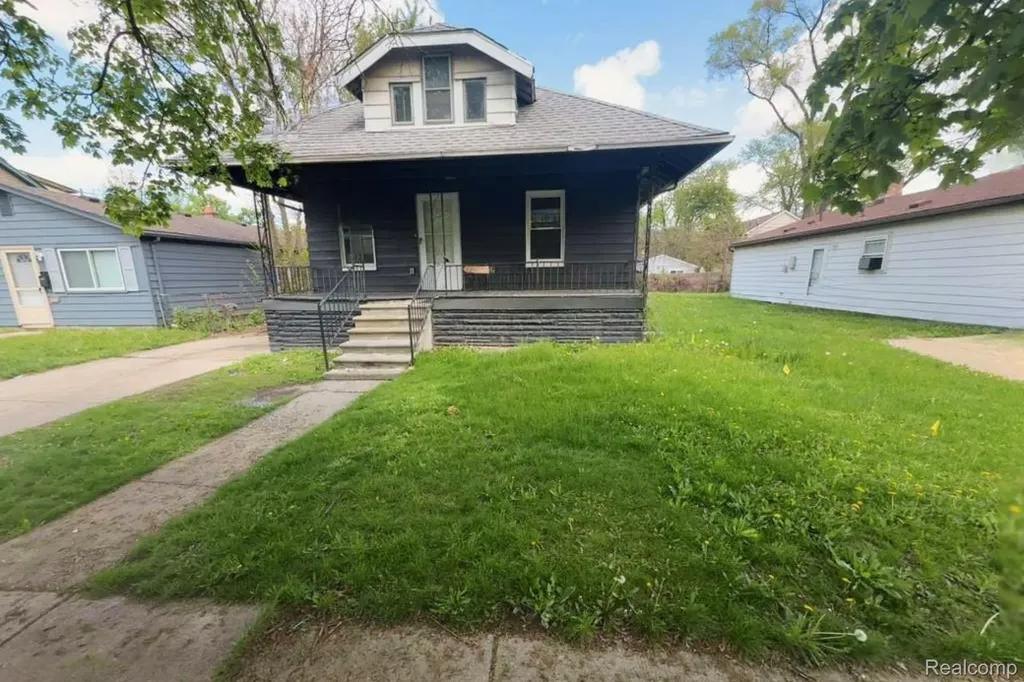 1317 E Muir Avenue Hazel Park City MI 48030