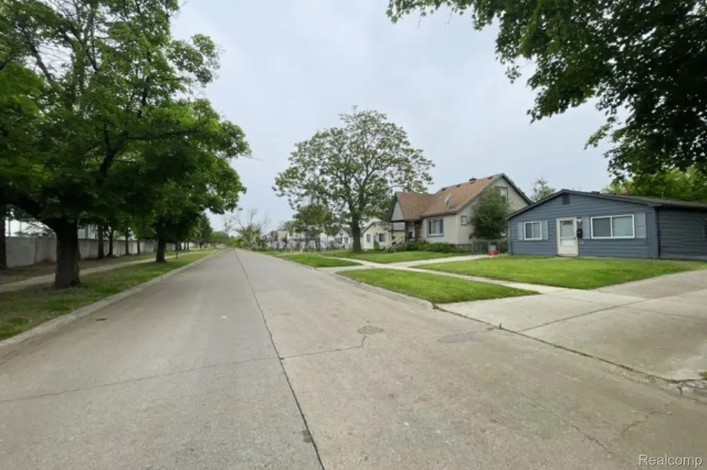 1317 E Muir Avenue Hazel Park City MI 48030