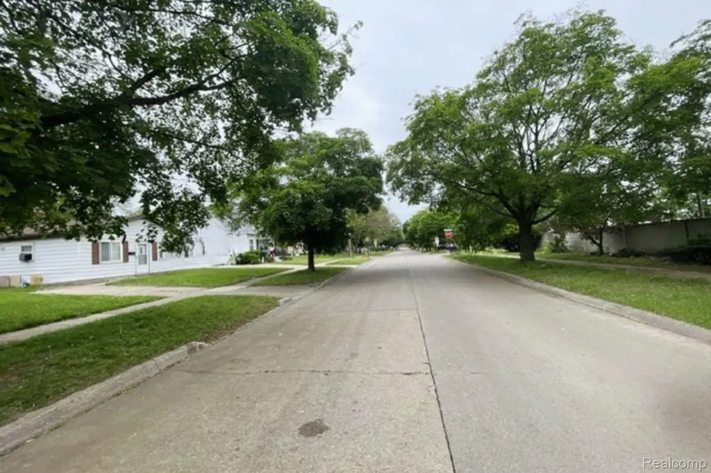 1317 E Muir Avenue Hazel Park City MI 48030