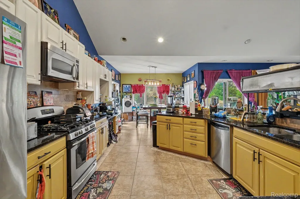 4251 E Maple Avenue Burton City MI 48439