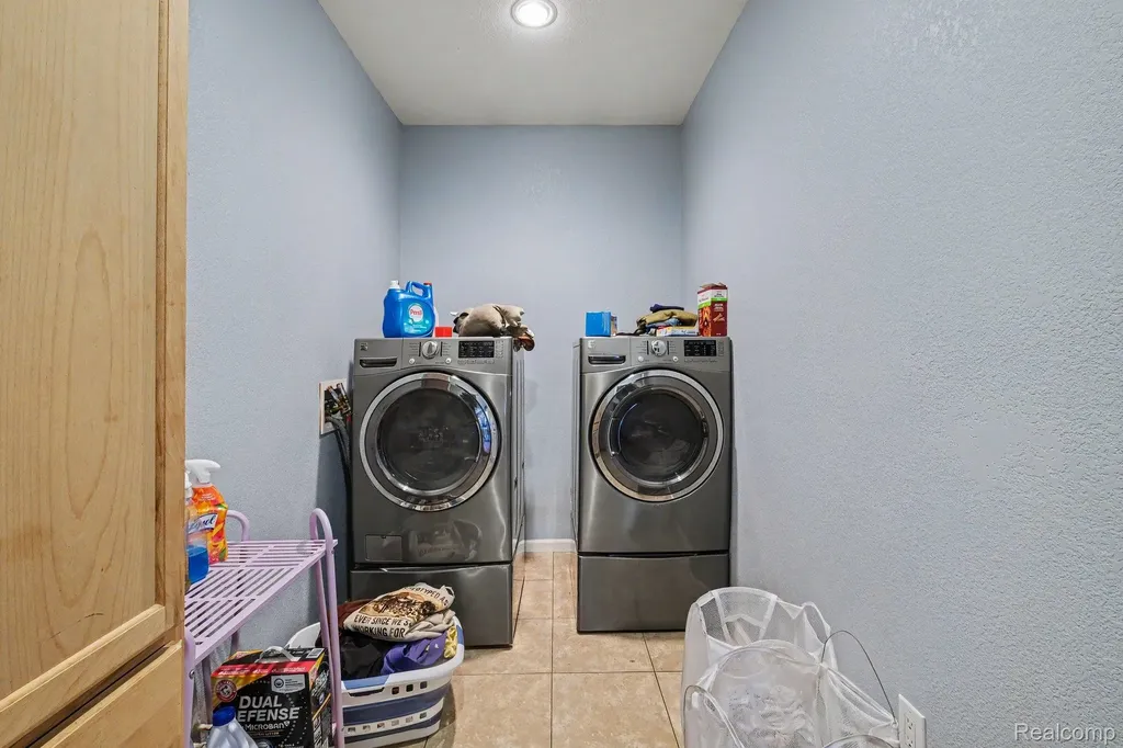 4251 E Maple Avenue Burton City MI 48439