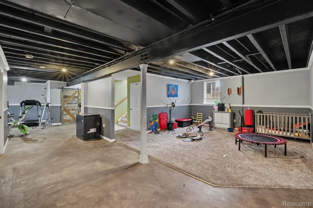 4251 E Maple Avenue Burton City MI 48439
