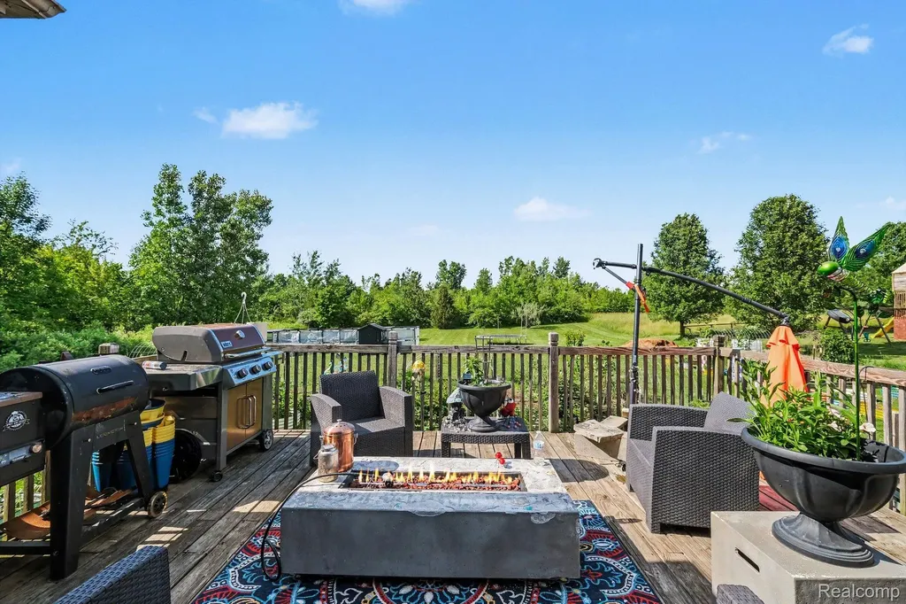 4251 E Maple Avenue Burton City MI 48439