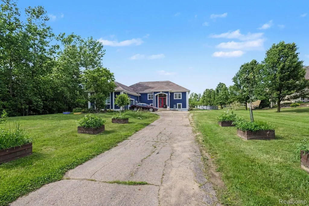 4251 E Maple Avenue Burton City MI 48439