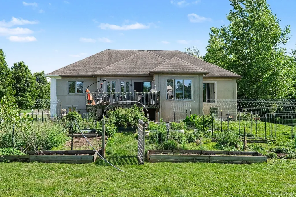 4251 E Maple Avenue Burton City MI 48439