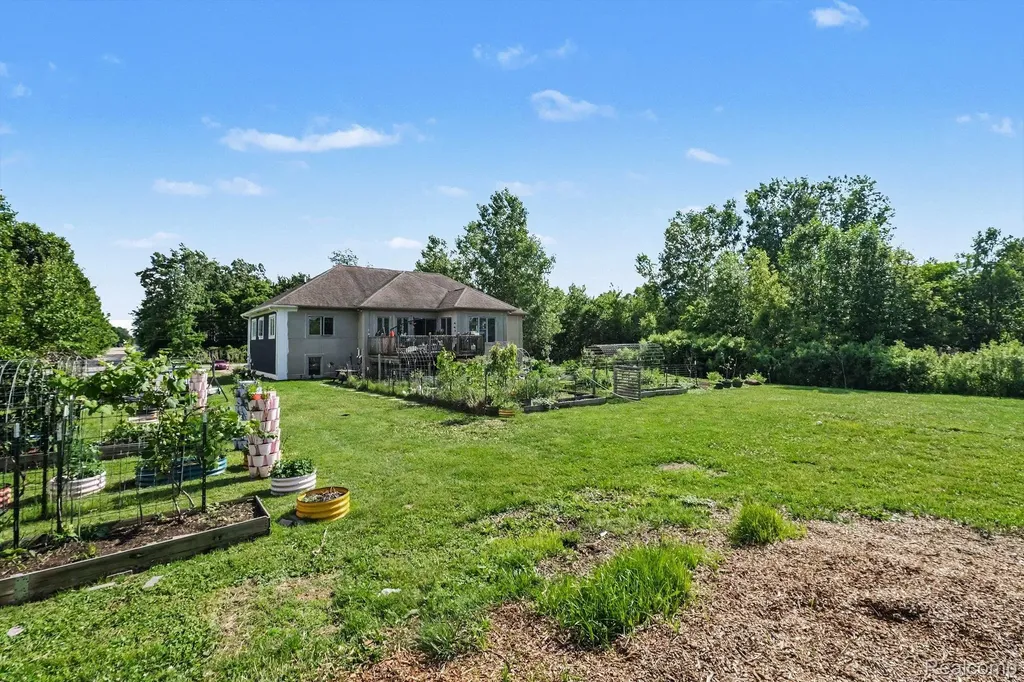 4251 E Maple Avenue Burton City MI 48439