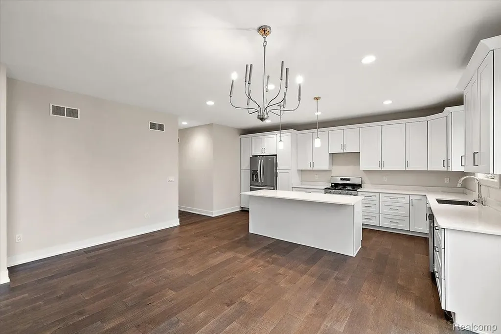 2921 Walsh Drive Rochester Hills City MI 48309