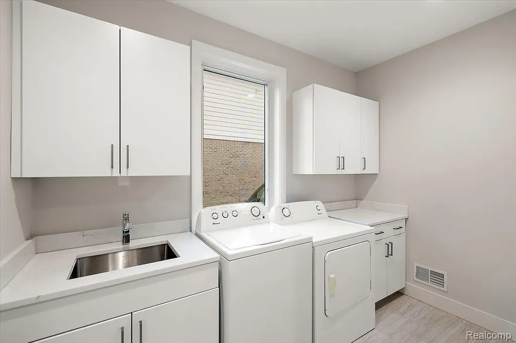 2921 Walsh Drive Rochester Hills City MI 48309