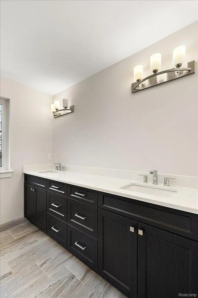 2921 Walsh Drive Rochester Hills City MI 48309