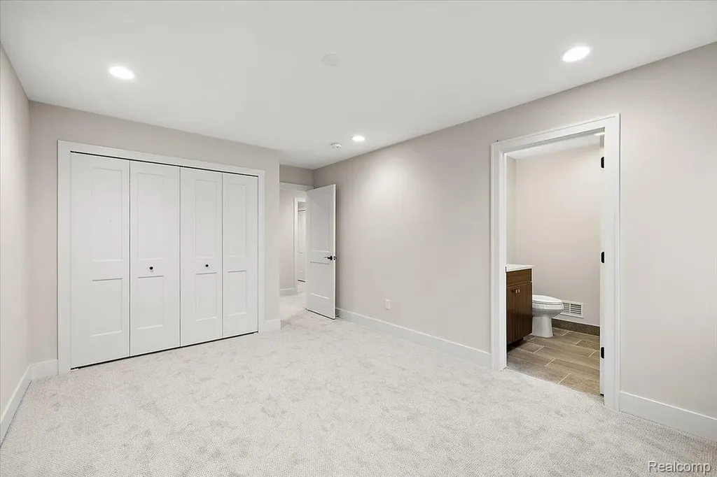 2921 Walsh Drive Rochester Hills City MI 48309