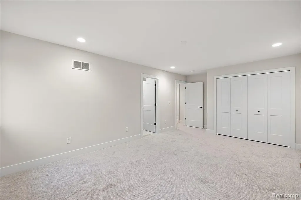 2921 Walsh Drive Rochester Hills City MI 48309