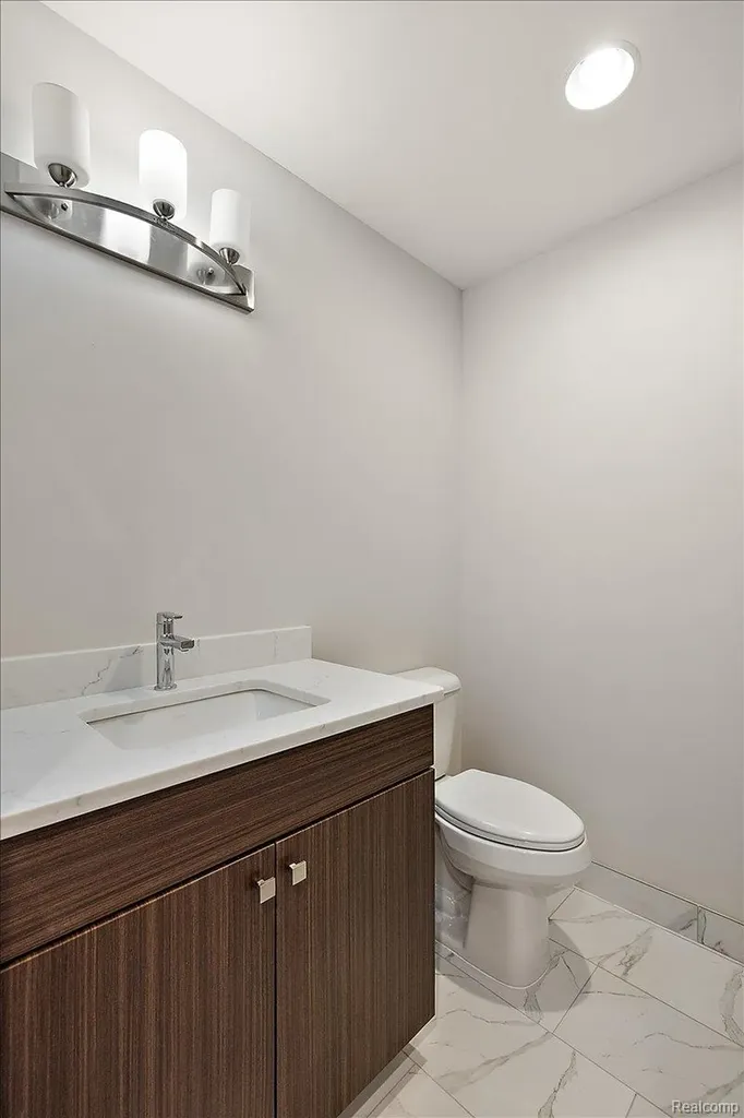 2921 Walsh Drive Rochester Hills City MI 48309