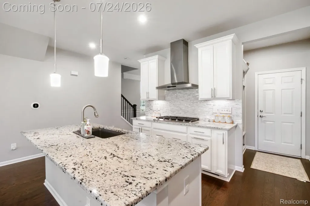 4691 Broomfield Way Lake Orion Village MI 48359