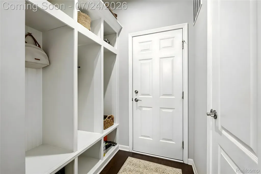 4691 Broomfield Way Lake Orion Village MI 48359