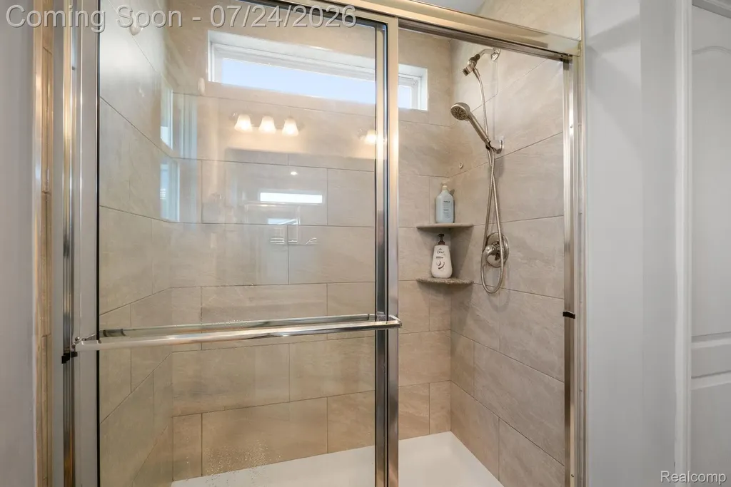 4691 Broomfield Way Lake Orion Village MI 48359