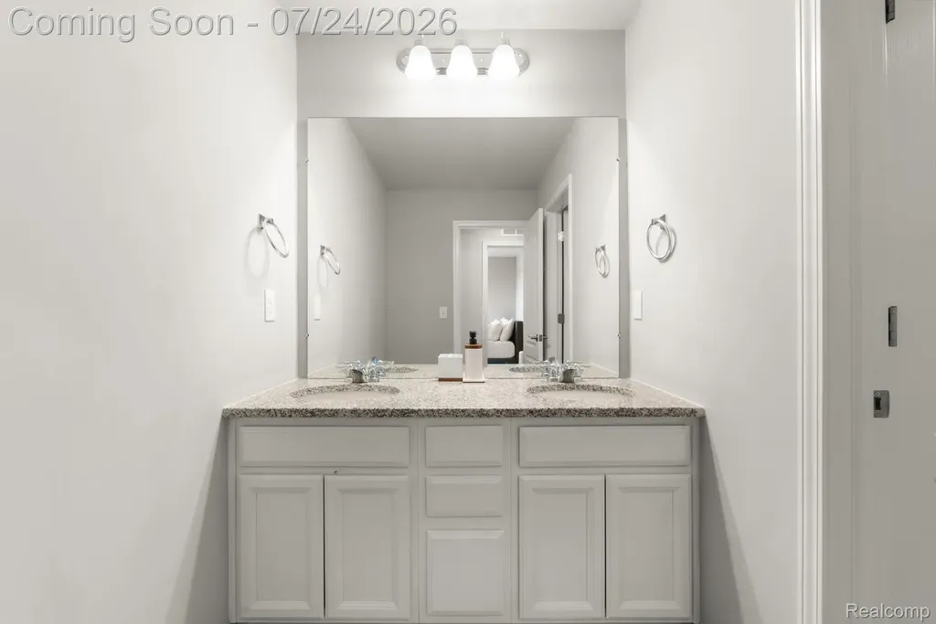 4691 Broomfield Way Lake Orion Village MI 48359