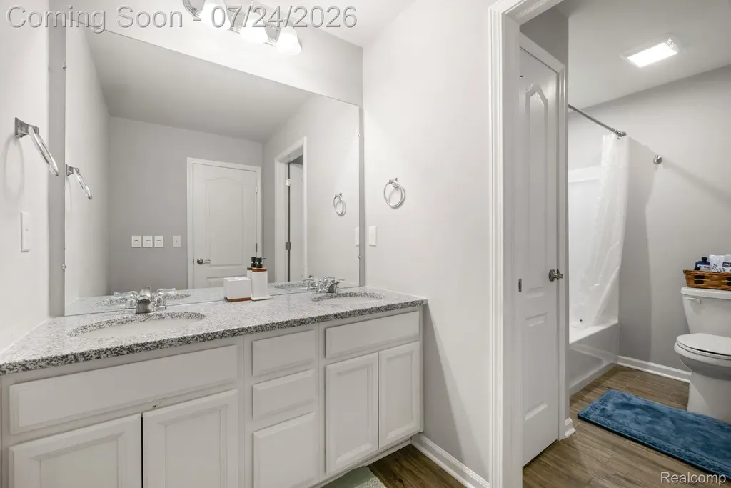 4691 Broomfield Way Lake Orion Village MI 48359
