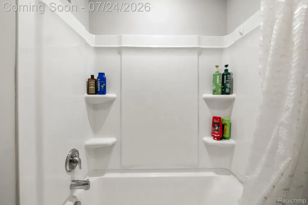 4691 Broomfield Way Lake Orion Village MI 48359