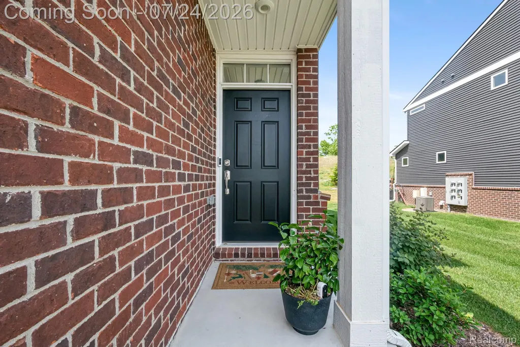 4691 Broomfield Way Lake Orion Village MI 48359