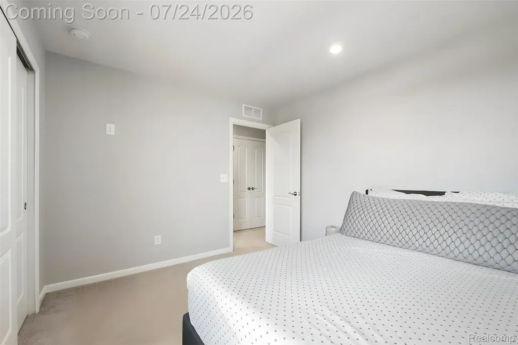 4691 Broomfield Way Lake Orion Village MI 48359