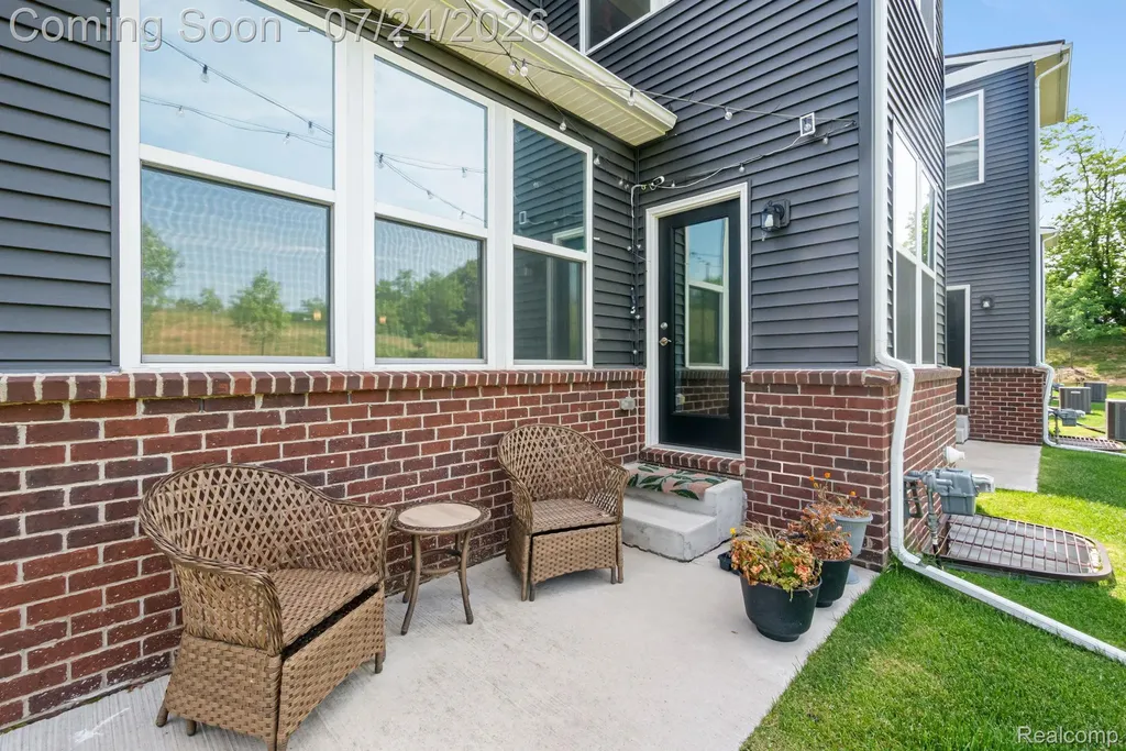 4691 Broomfield Way Lake Orion Village MI 48359