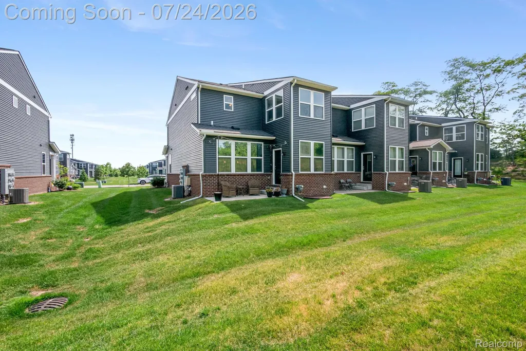 4691 Broomfield Way Lake Orion Village MI 48359