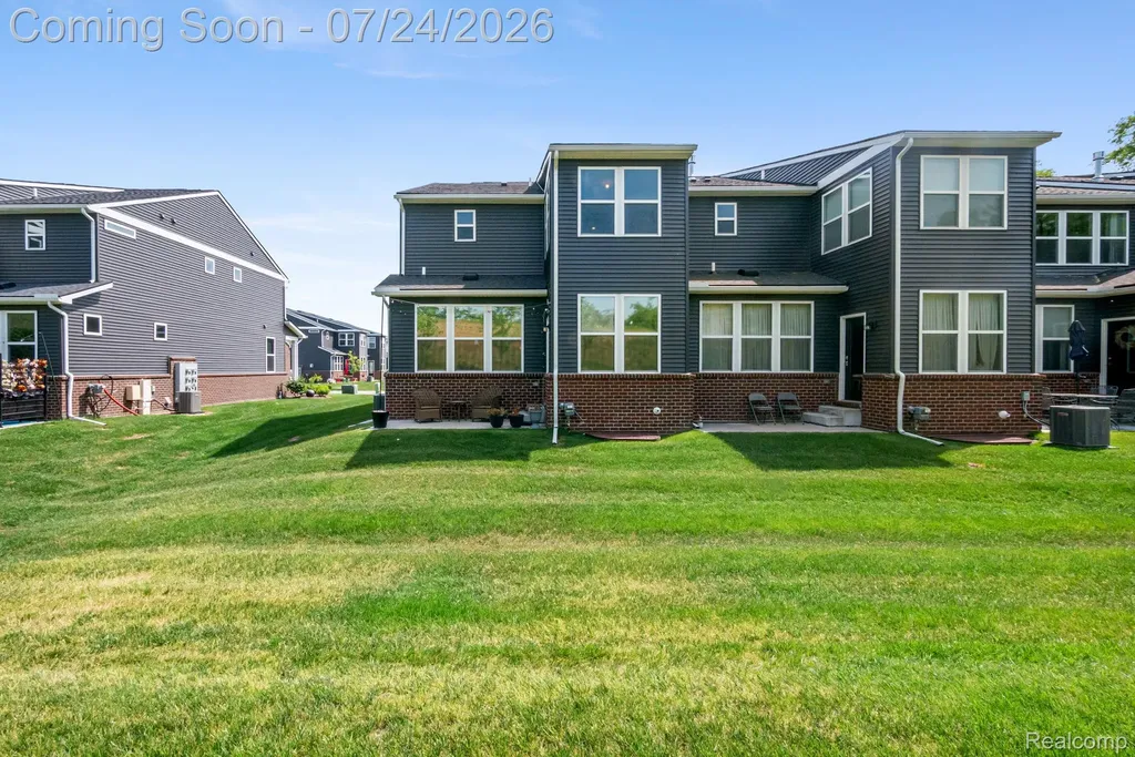 4691 Broomfield Way Lake Orion Village MI 48359