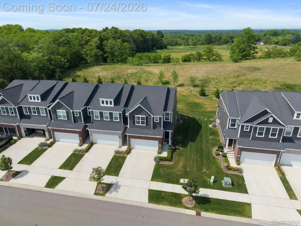 4691 Broomfield Way Lake Orion Village MI 48359