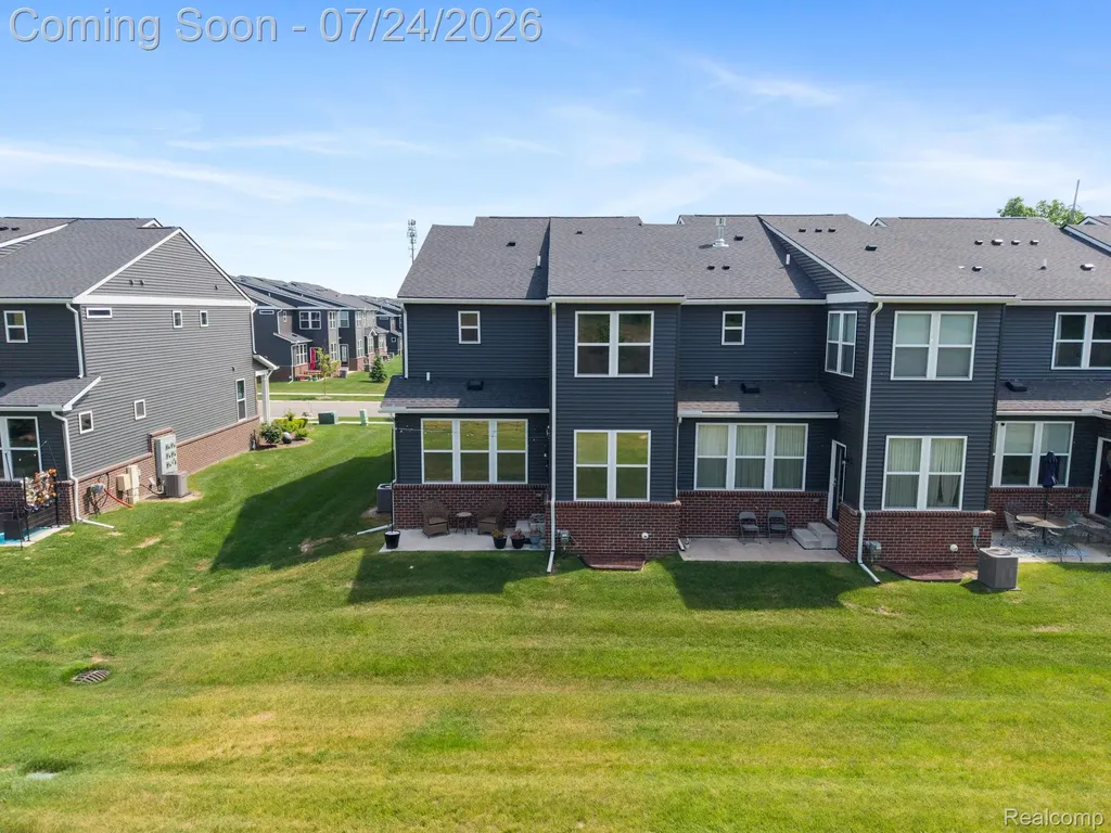 4691 Broomfield Way Lake Orion Village MI 48359