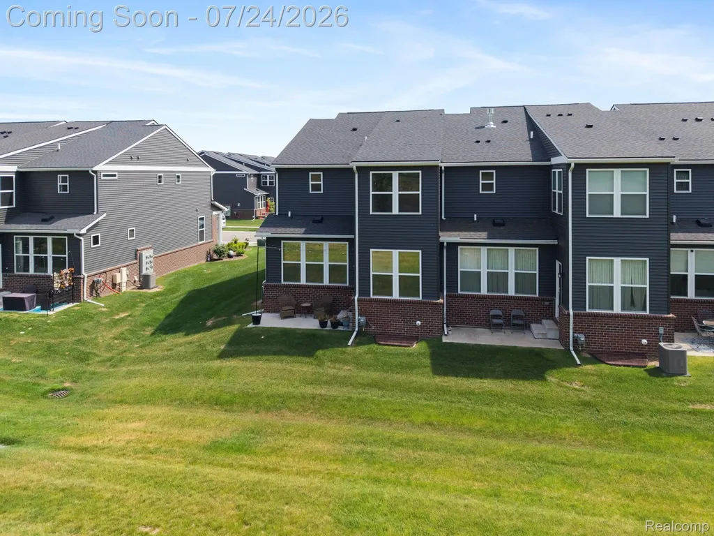 4691 Broomfield Way Lake Orion Village MI 48359